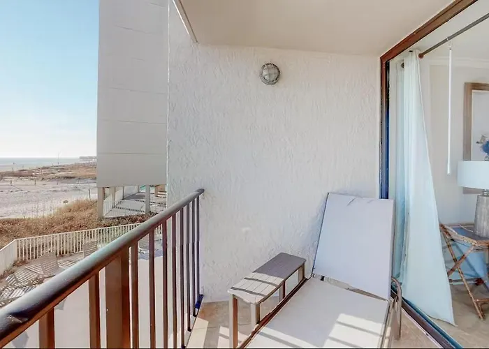 Holiday home Gulf House 101 - Gulf Front - Sleeps 8 - Great Location - Prickett *