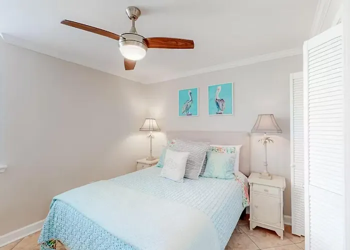 Gulf House 101 - Gulf Front - Sleeps 8 - Great Location - Prickett Holiday home Gulf Shores