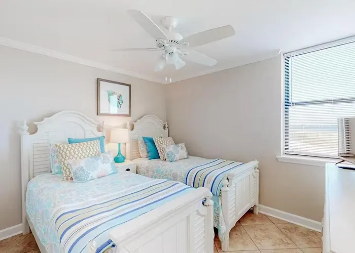 Gulf House 101 - Gulf Front - Sleeps 8 - Great Location - Prickett Holiday home