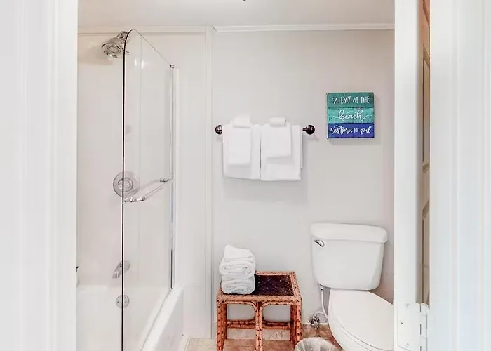 Gulf House 101 - Gulf Front - Sleeps 8 - Great Location - Prickett Gulf Shores
