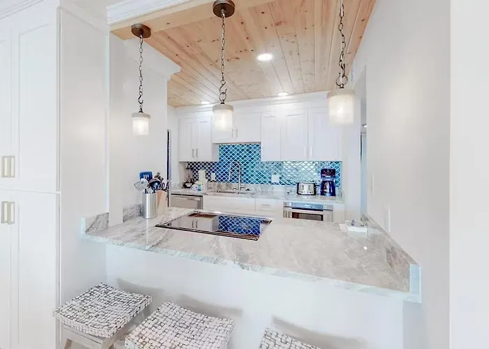 Holiday home Gulf House 101 - Gulf Front - Sleeps 8 - Great Location - Prickett